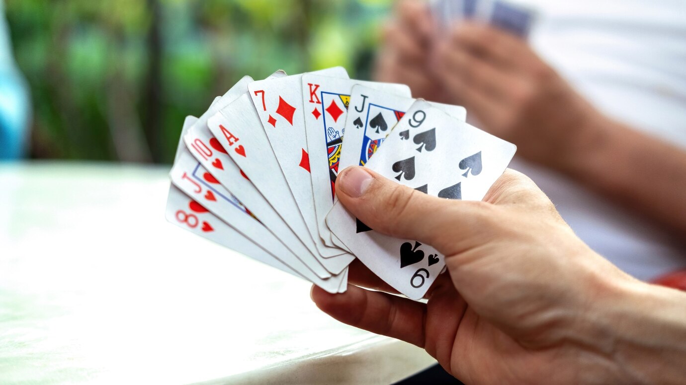 ジンラミーは世界三大カードゲームって本当?ルールや遊び方も解説!
